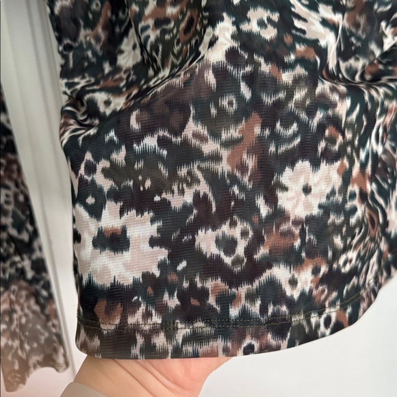 Madewell mesh floral Henley, sz L - Picture 4 of 5